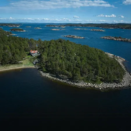 Beachfront Gem With Outdoor Kitchen In Hvaler