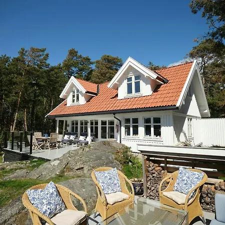 Beachfront Gem With Outdoor Kitchen In Hvaler * Skjærhollen