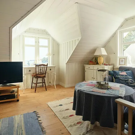 Beachfront Gem With Outdoor Kitchen In Hvaler *