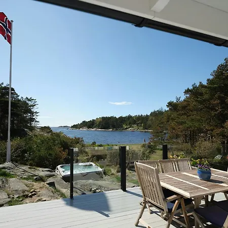 Beachfront Gem With Outdoor Kitchen In Hvaler Prázdninový dům