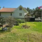 Beachfront Gem With Outdoor Kitchen In Hvaler *